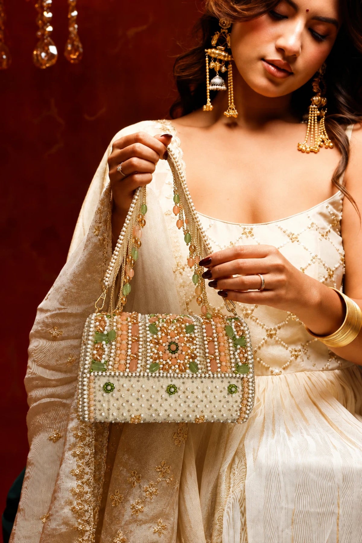 Bridal bag for women featuring pearl embellishments and artisanal beadwork