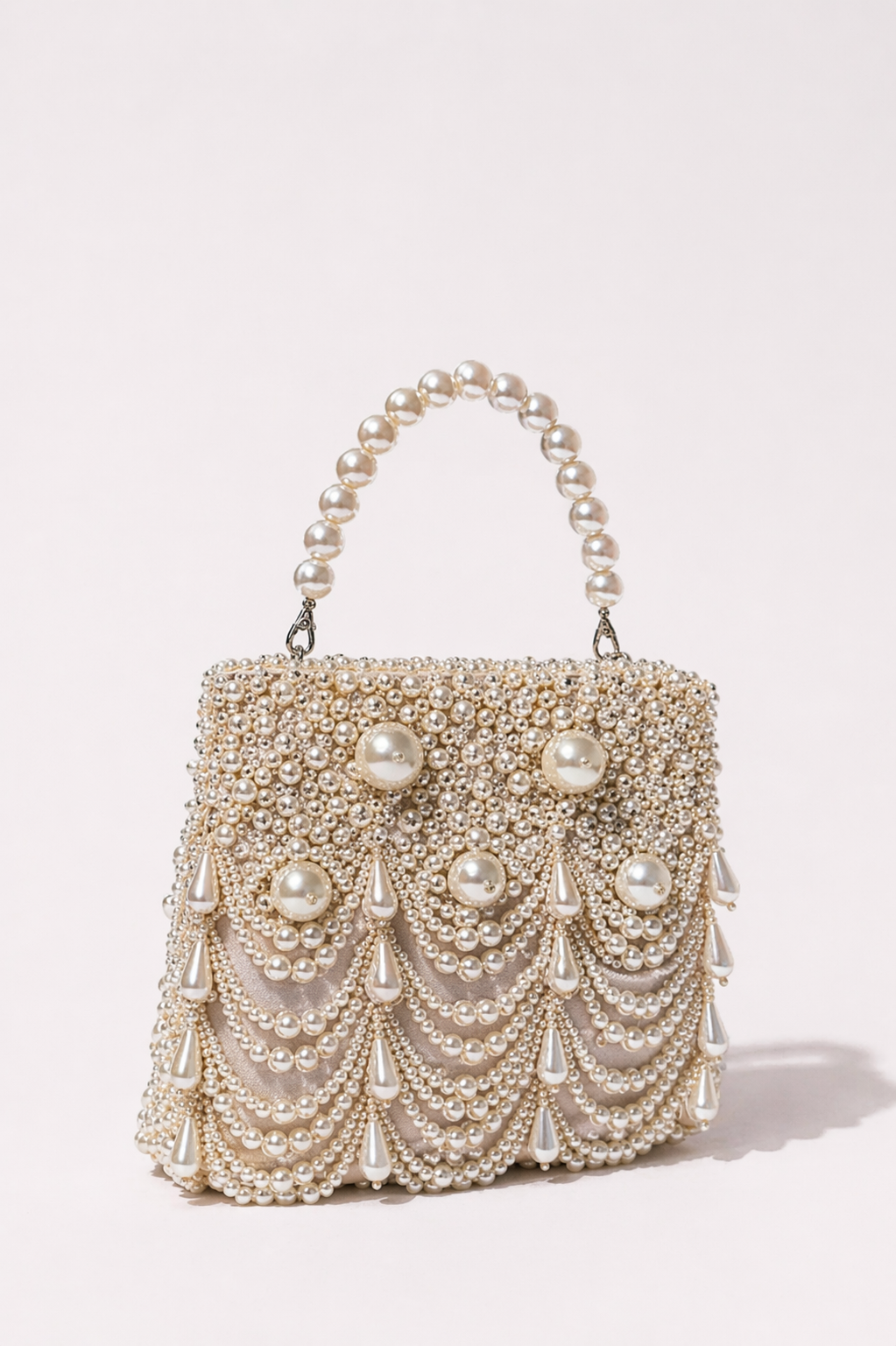 Bridal handbag for wedding occasions with sculpted pearl handle