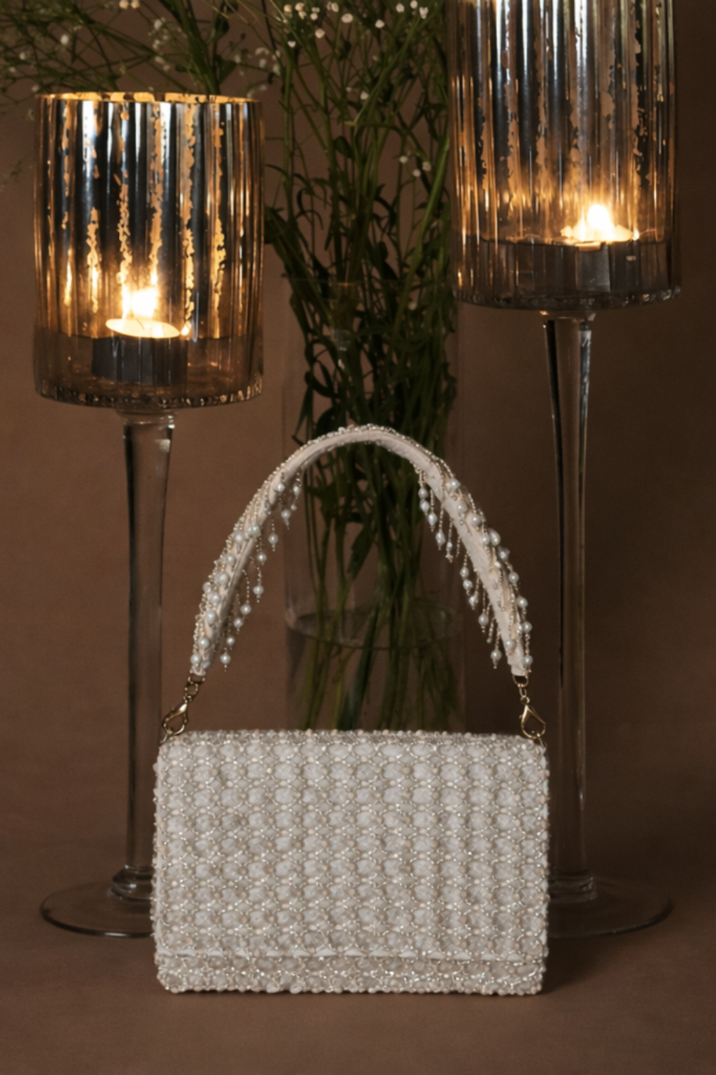 Gift-worthy pearl handbag designed for weddings, soirées, and elegant evening looks