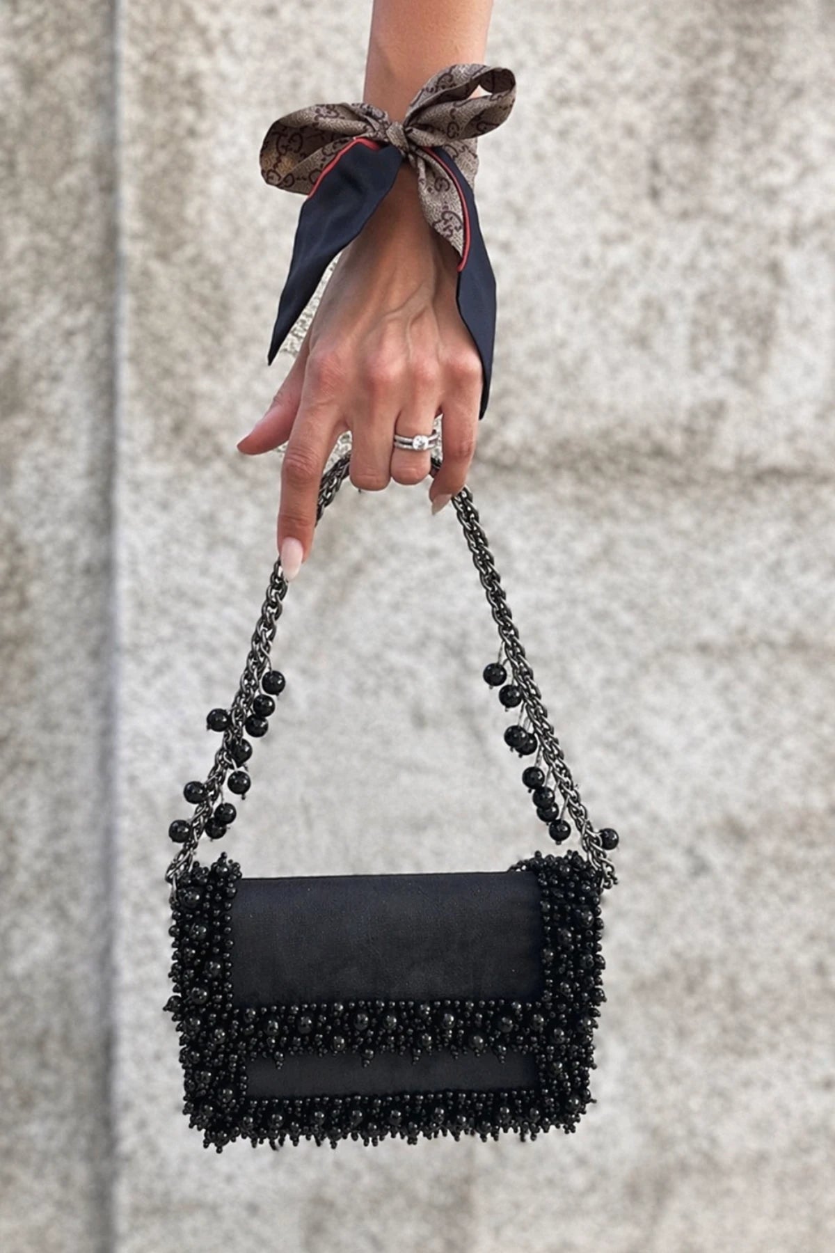 Black vacation shoulder bag for women